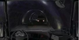 在图中所示路段跟车行驶时，跟车距离应怎样变化？