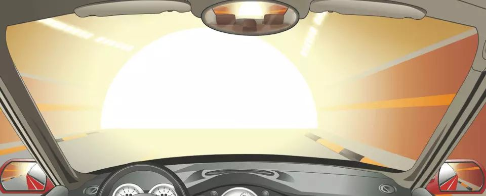 驶出隧道口时要握稳转向盘，控制车速。