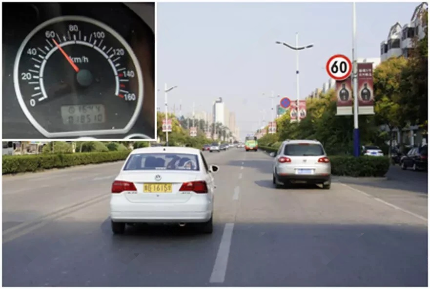 图中左侧白色轿车，在这种情况下为了保证安全，应适当降低车速。