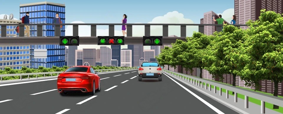 如图所示，这辆红色轿车可以在该车道行驶。