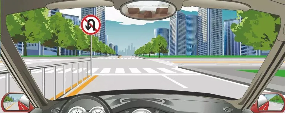 如图所示，驾驶机动车行驶至此路段时，可以直接掉头。
