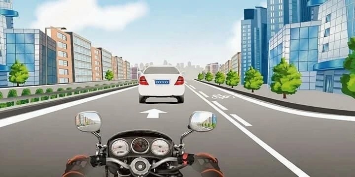 驾驶摩托车遇图中右侧路面白色虚实线时，允许跨越向右变道。
