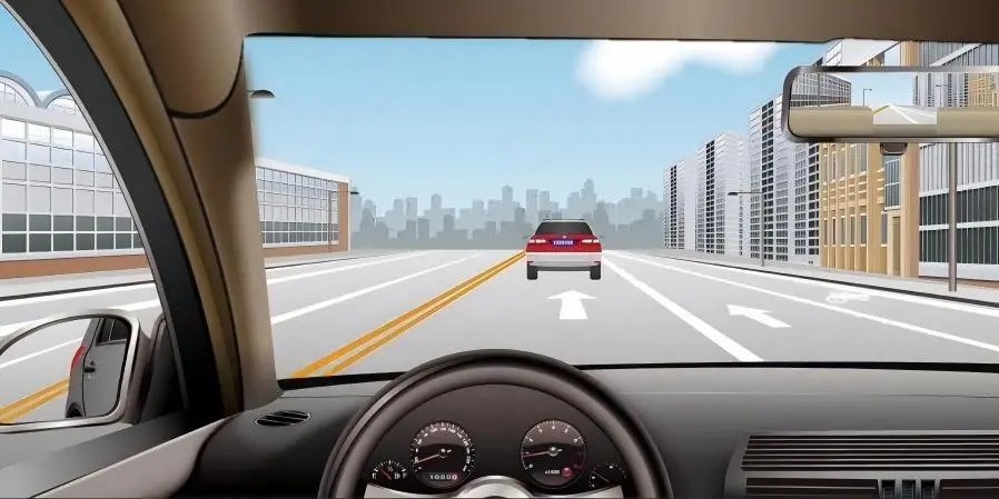 驾车遇图中所示情形时，允许跨越右侧白色实线超车。