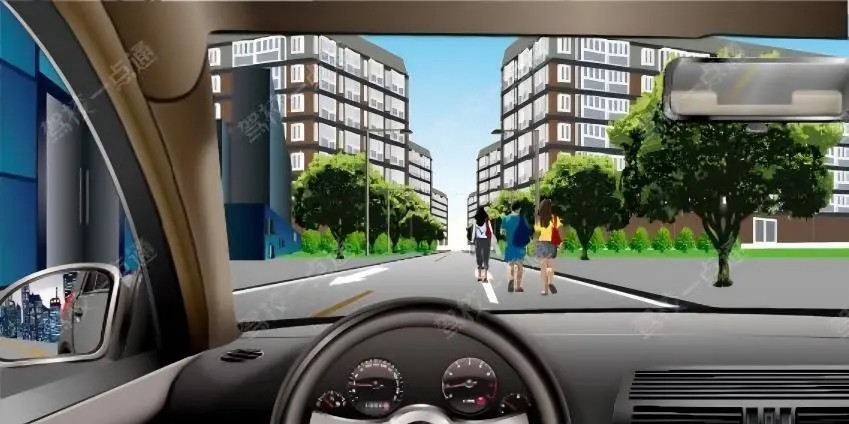 驾车遇图中情形，以下做法正确的是（）。