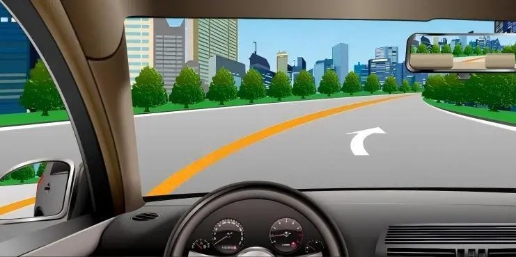 图中车辆所在车道导向箭头提示前方道路有右弯或需向右合流。