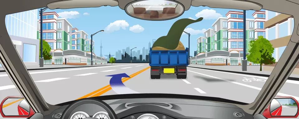 如图所示，路中心黄色双实线指示可以暂时跨越超车。