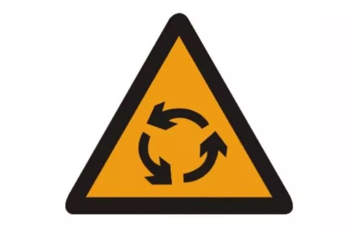 图中这个标志提示前方道路有环形交叉路口，前方路口可以掉头行驶…